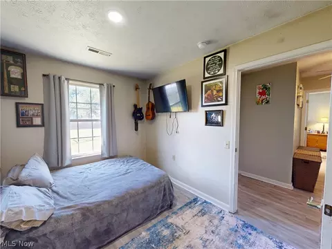 Bedroom - 9552 Cloverleaf Rd, Windham, OH 44288 photo 4 of 6