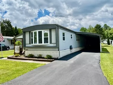 62 Manor Dr, Brookfield, OH 44403