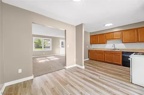 Entry Way - 8995 Spring Dr, Windham, OH 44288 photo 3 of 3
