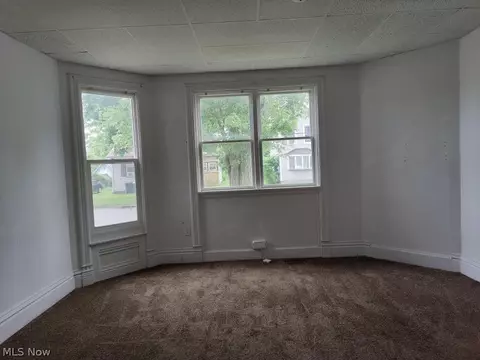 Living - 1335 W 3rd St, Ashtabula, OH 44004 photo 4 of 4