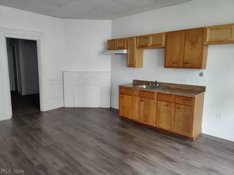 Living - 1335 W 3rd St, Ashtabula, OH 44004 photo 3 of 4