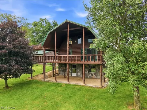 7374 Vale Rd, Rogers, OH 44455