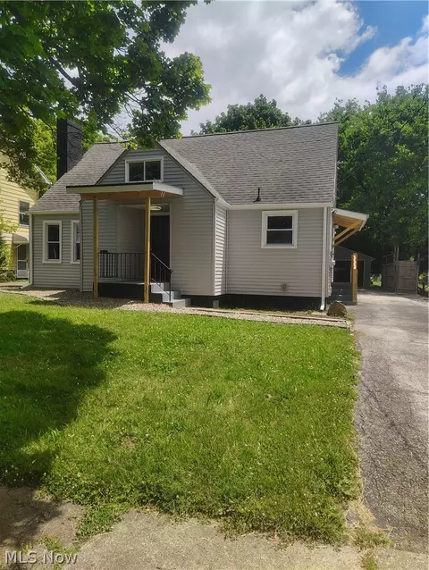 21 Fernwood Ave, Youngstown, OH 44509