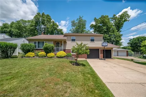 2922 Eldora Dr, Youngstown, OH 44511