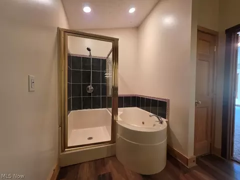 Bath - 277 Vickis Ln, Wheeling, WV 26003 photo 2 of 3