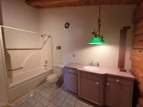 Bath - 277 Vickis Ln, Wheeling, WV 26003 photo 3 of 3