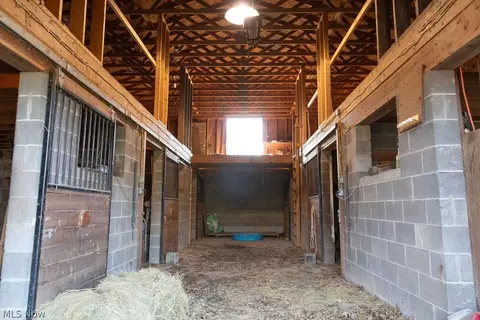 Entry Way - 277 Vickis Ln, Wheeling, WV 26003 photo 10 of 12