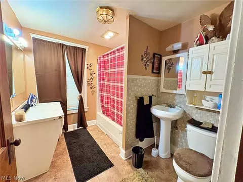 257 Wooster St, Elyria, OH 44035 photo 9