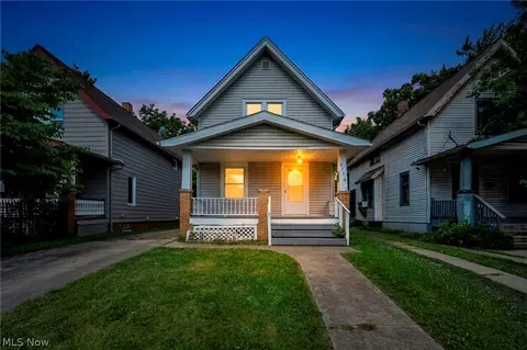 3118 W 97th St, Cleveland, OH 44102