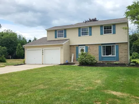 900 Berkshire Dr, Macedonia, OH 44056
