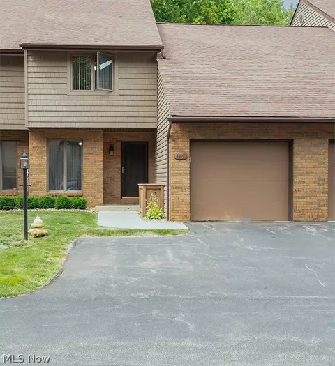 4461 Willow Creek Dr SE, Howland, OH 44484