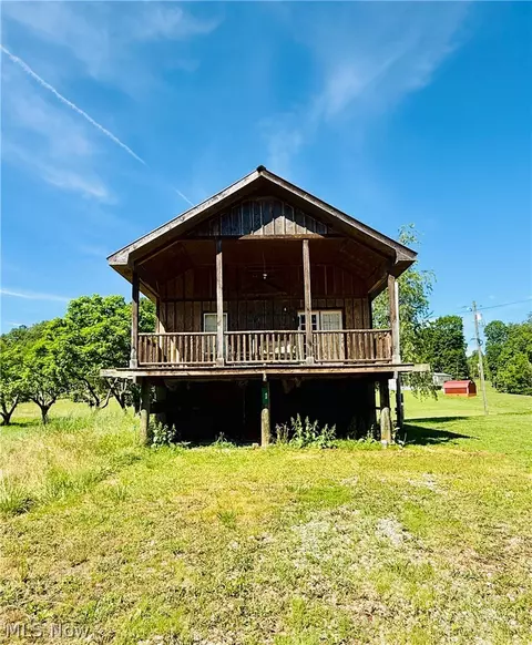42 Stewart St, Creston, WV 26141
