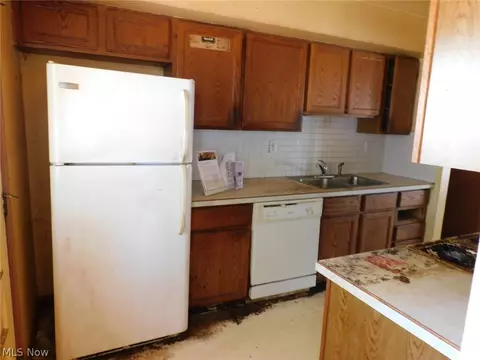 Kitchen - 1361 E 28th St, Ashtabula, OH 44004 photo 1 of 2