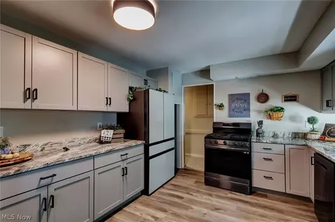 Kitchen - 454 E 266th St, Euclid, OH 44132 photo 1 of 2