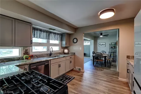 Kitchen - 454 E 266th St, Euclid, OH 44132 photo 2 of 2