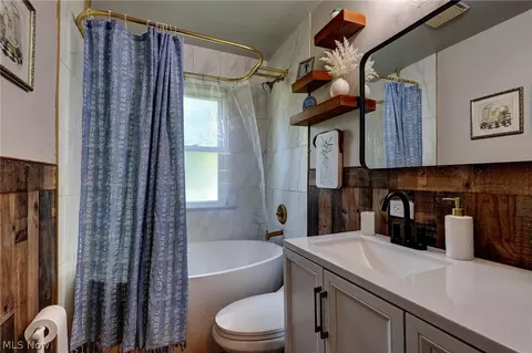 Bath - 454 E 266th St, Euclid, OH 44132 photo 1 of 2
