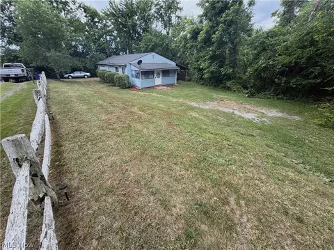 1129 Sunset Dr, East Liverpool, OH 43920