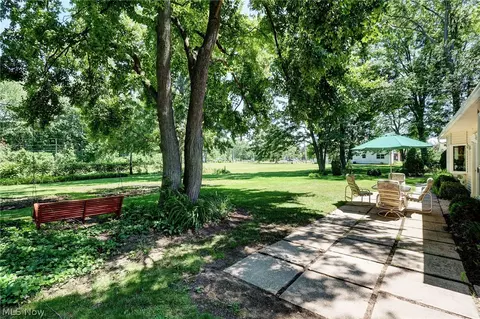 Exterior - 6065 E Valleyview Ct, Mentor, OH 44060 photo 2 of 5