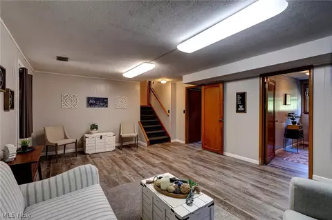 Living - 6065 E Valleyview Ct, Mentor, OH 44060 photo 7 of 7