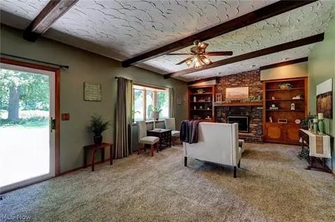 Living - 6065 E Valleyview Ct, Mentor, OH 44060 photo 2 of 7