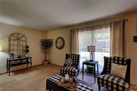 Living - 6065 E Valleyview Ct, Mentor, OH 44060 photo 1 of 7