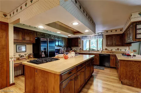 Kitchen - 6065 E Valleyview Ct, Mentor, OH 44060 photo 1 of 3