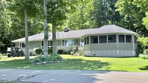 1036 W Lakeshore Dr, Kelleys Island, OH 43438