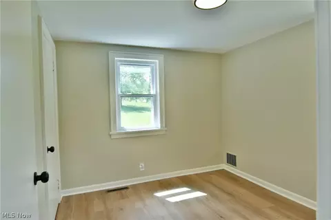 Bedroom - 1070 Calla Rd E, Poland, OH 44514 photo 2 of 5