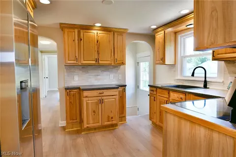 Kitchen - 1070 Calla Rd E, Poland, OH 44514 photo 4 of 5