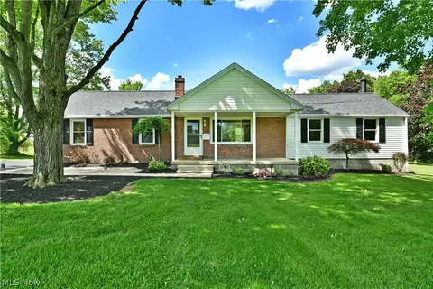 1070 Calla Rd E, Poland, OH 44514