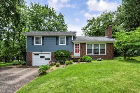12880 Sunset Cir NW, Uniontown, OH 44685