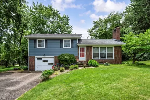 12880 Sunset Cir NW, Uniontown, OH 44685