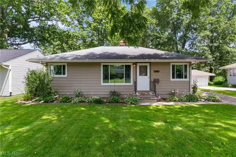 182 Wyleswood Dr, Berea, OH 44017