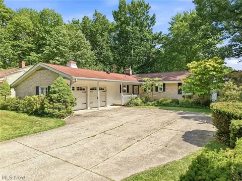 8564 Squires Ln NE, Warren, OH 44484