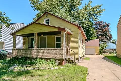 979 Mohegan Trl, Willoughby, OH 44094