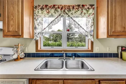 Kitchen - 461 Us Highway 224, Sullivan, OH 44880 photo 2 of 2