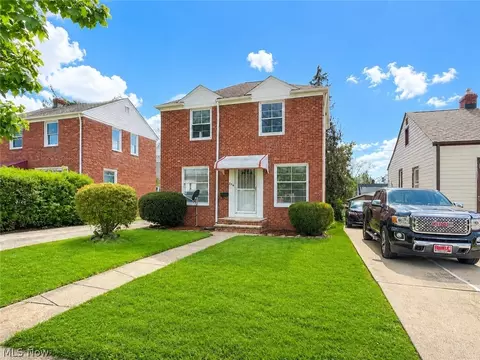 554 Darlington Dr, Bedford, OH 44146
