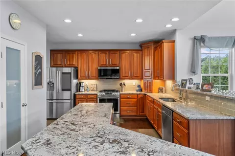 Kitchen - 1165 Jonah Dr, Copley, OH 44321 photo 5 of 6