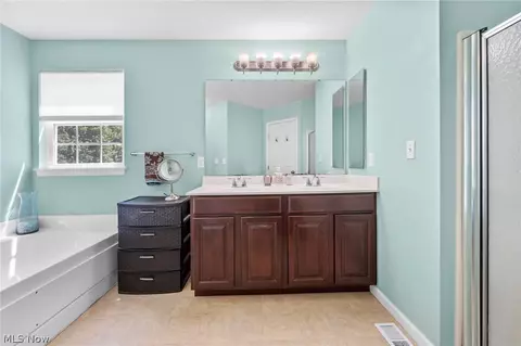 Bath - 1165 Jonah Dr, Copley, OH 44321 photo 1 of 2