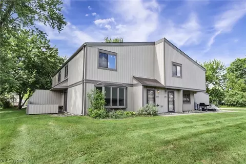 11757 Harbour Light Drive Dr #11757, North Royalton, OH 44133