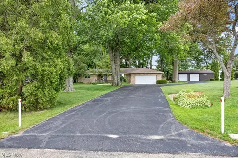 2560 Kenyon Ave NW, Massillon, OH 44647