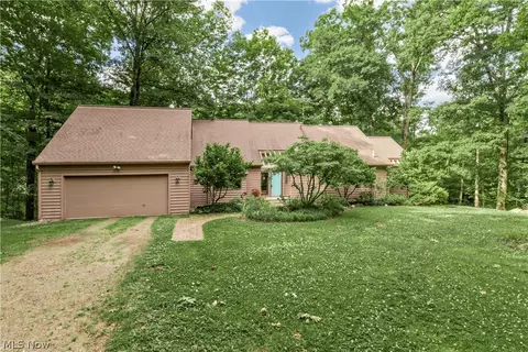 15490 Riddle Rd, Chagrin Falls, OH 44022