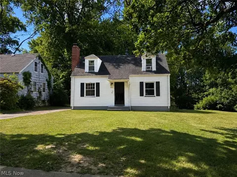 451 W Hylda Ave, Youngstown, OH 44511