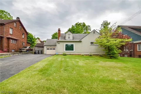 755 Lake Dr, Youngstown, OH 44511
