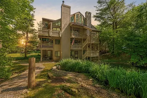 593 Meredith Ln, Cuyahoga Falls, OH 44223