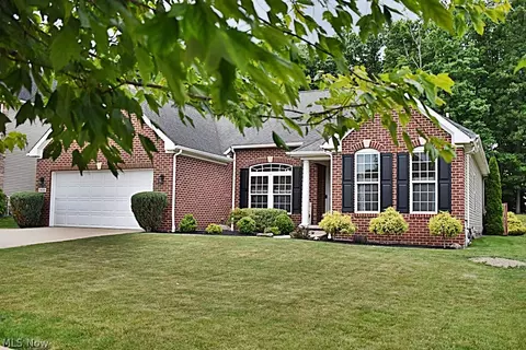 5670 W Longridge Dr, Seven Hills, OH 44131