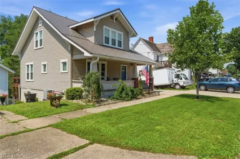 1102 Phillips St, Marietta, OH 45750