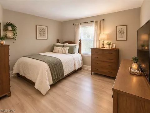 Bedroom - 362 Brace Ave, Elyria, OH 44035 photo 3 of 4