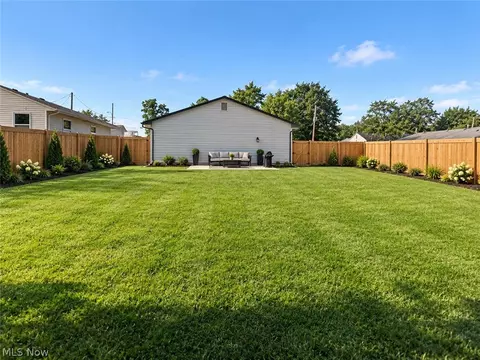 Exterior - 362 Brace Ave, Elyria, OH 44035 photo 3 of 8