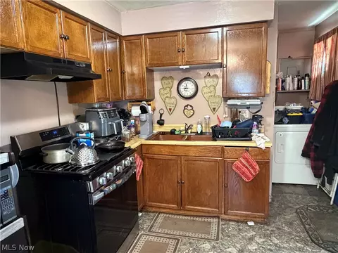Kitchen - 362 Brace Ave, Elyria, OH 44035 photo 1 of 3